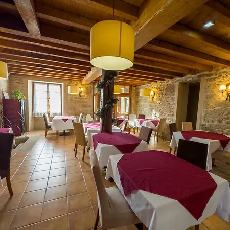 Hotel As Pedras Roxos